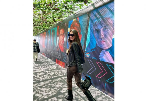 Звезда турецкого кино Неслихан Атагюль поделилась кадрами с уик-энда в Баку (ФОТО/ВИДЕО)