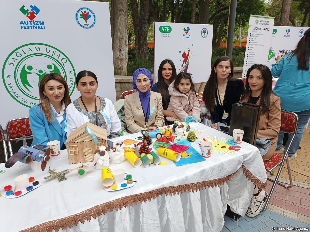 В Баку на Площади фонтанов начался фестиваль, организованный Азербайджанской ассоциацией аутизма (ФОТО/ВИДЕО)
