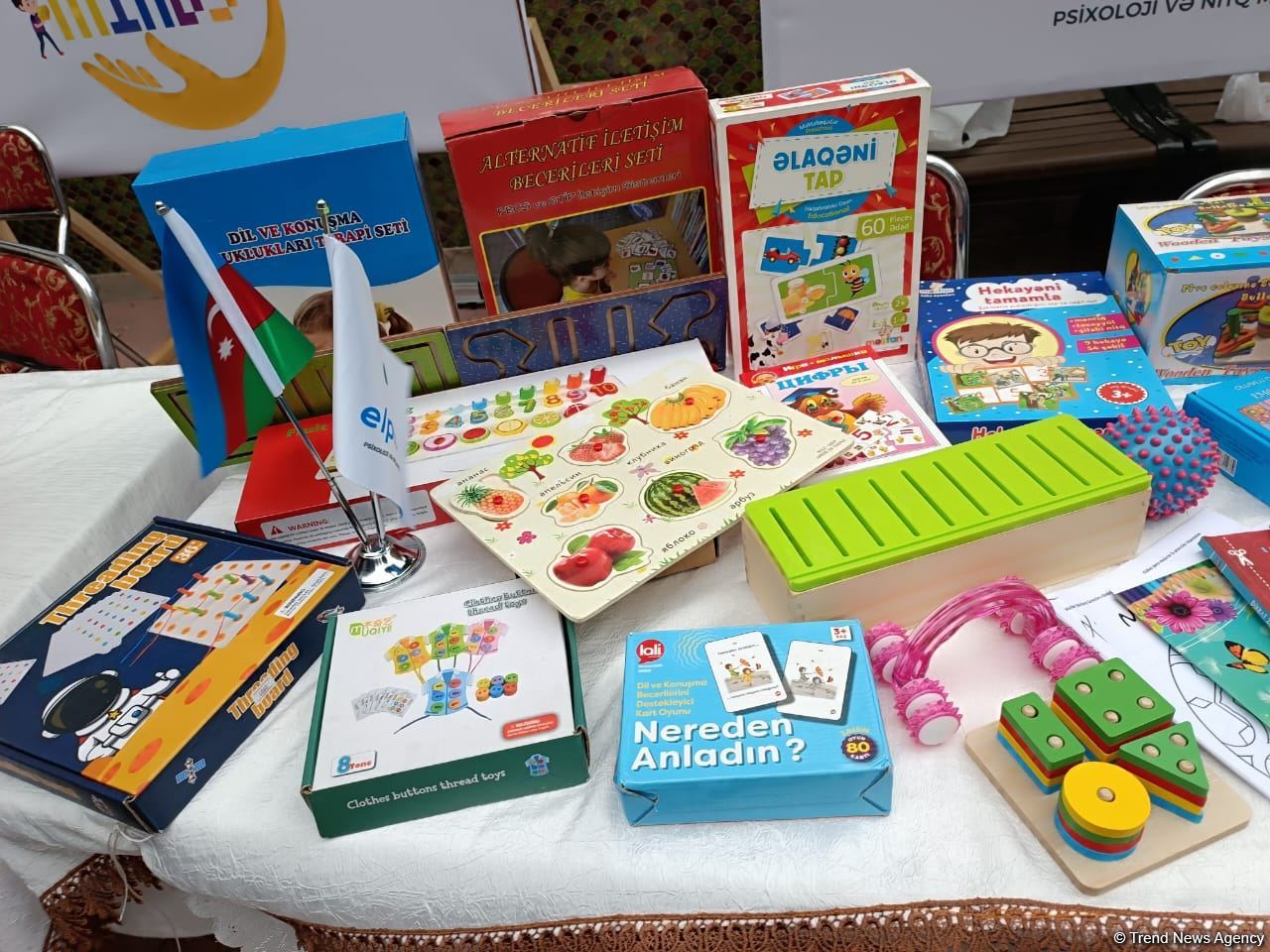 В Баку на Площади фонтанов начался фестиваль, организованный Азербайджанской ассоциацией аутизма (ФОТО/ВИДЕО)