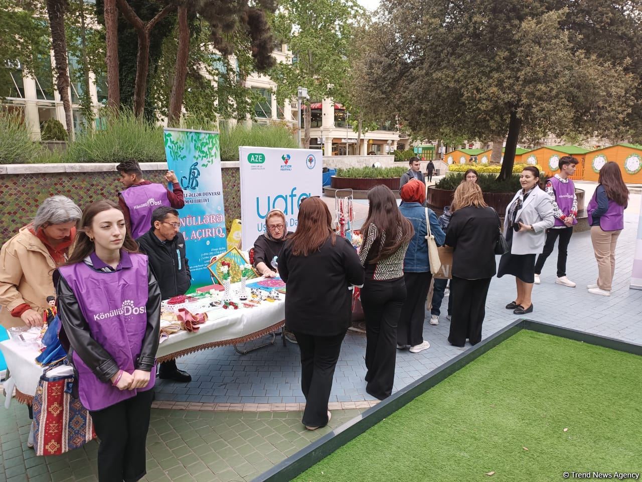 В Баку на Площади фонтанов начался фестиваль, организованный Азербайджанской ассоциацией аутизма (ФОТО/ВИДЕО)