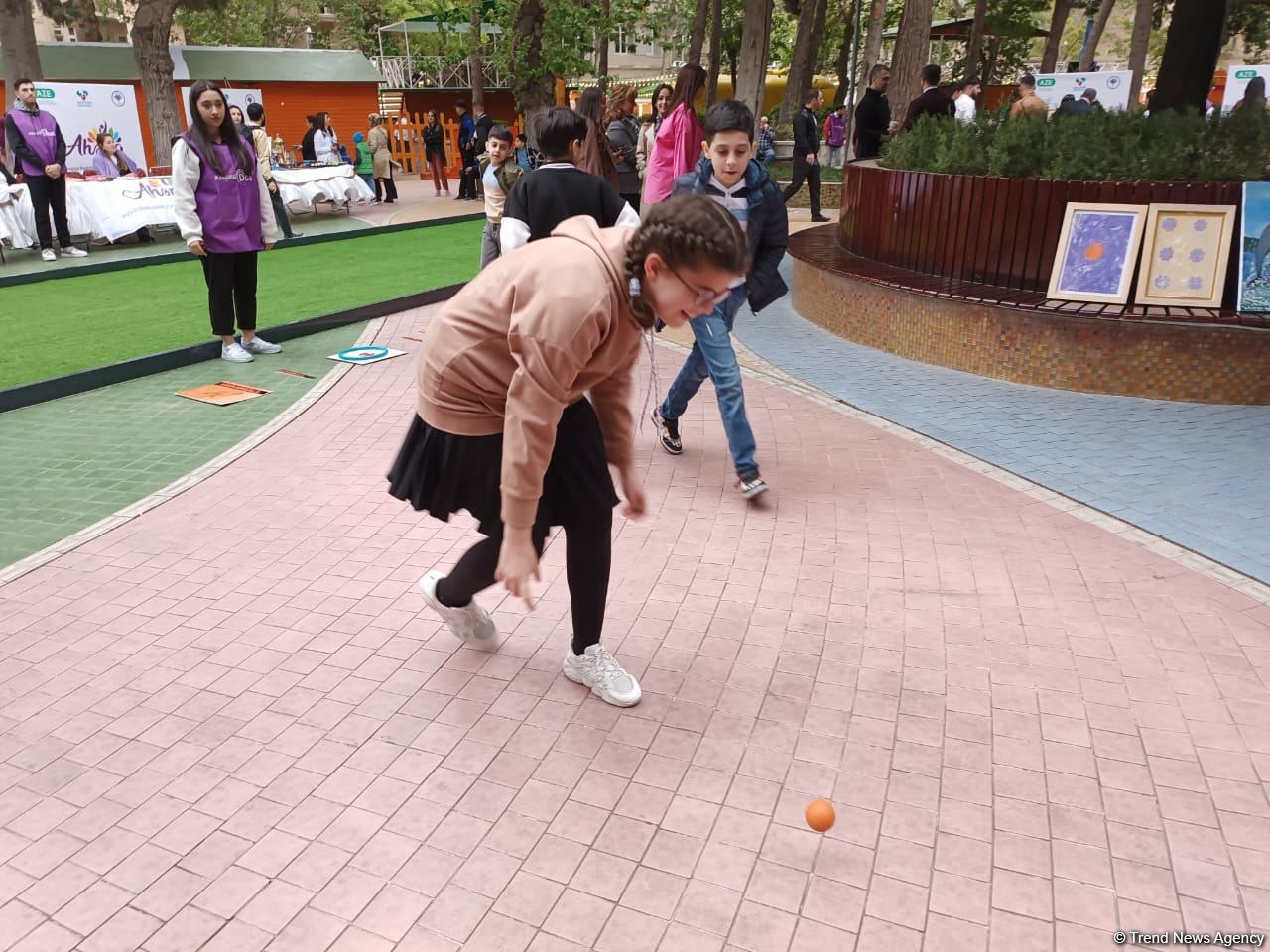 В Баку на Площади фонтанов начался фестиваль, организованный Азербайджанской ассоциацией аутизма (ФОТО/ВИДЕО)