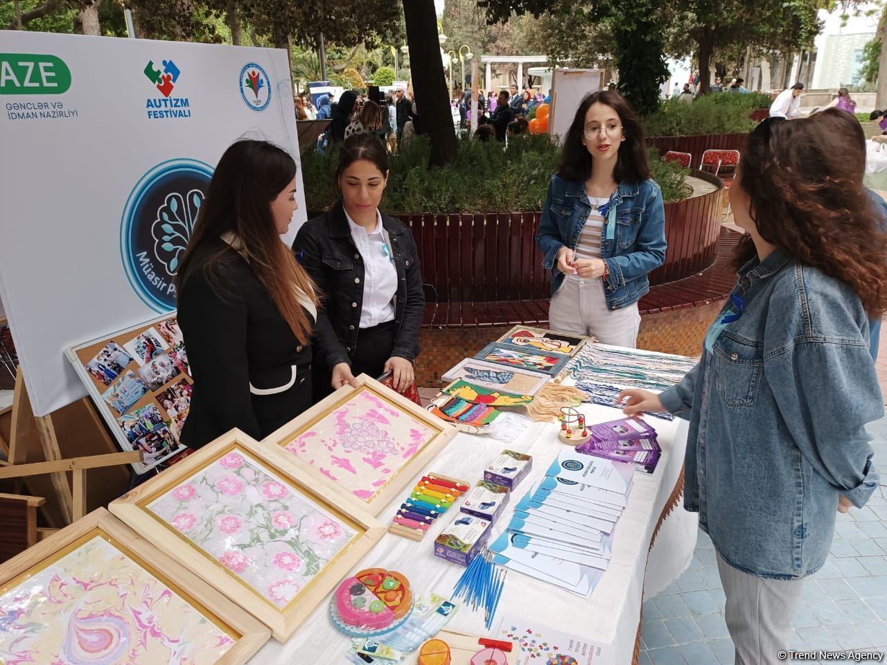 В Баку на Площади фонтанов начался фестиваль, организованный Азербайджанской ассоциацией аутизма (ФОТО/ВИДЕО)