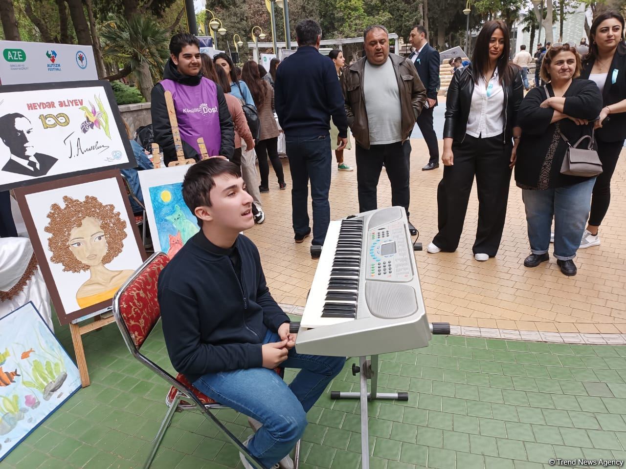 В Баку на Площади фонтанов начался фестиваль, организованный Азербайджанской ассоциацией аутизма (ФОТО/ВИДЕО)