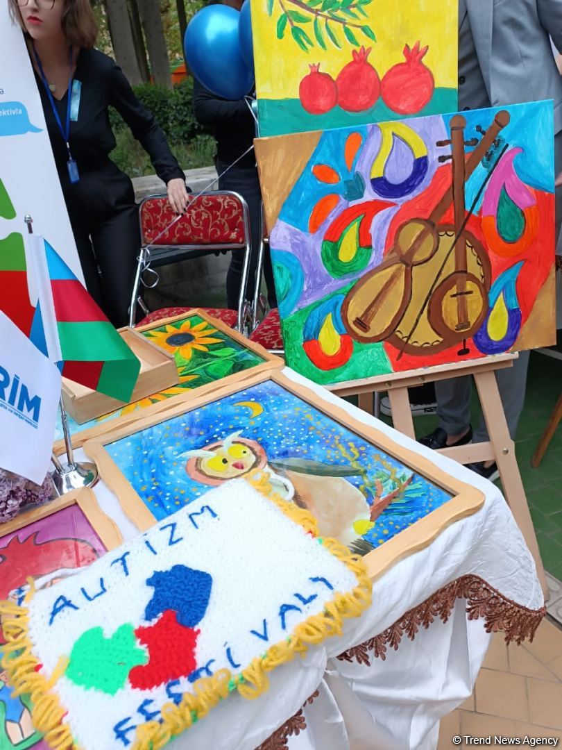 В Баку на Площади фонтанов начался фестиваль, организованный Азербайджанской ассоциацией аутизма (ФОТО/ВИДЕО)