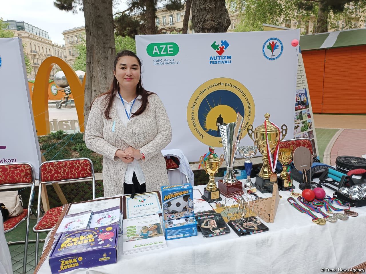 В Баку на Площади фонтанов начался фестиваль, организованный Азербайджанской ассоциацией аутизма (ФОТО/ВИДЕО)
