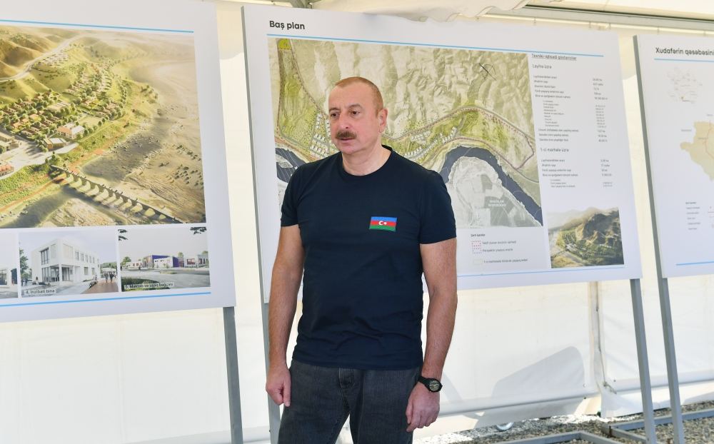 Президент Ильхам Алиев заложил фундамент поселка Худаферин (ФОТО/ВИДЕО)