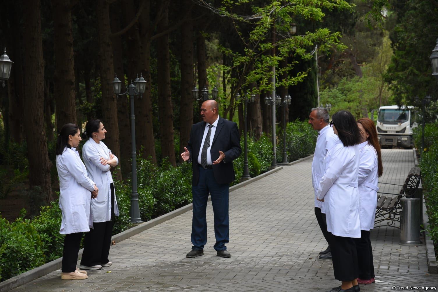 Незаконно построенные на территории Центрального ботанического сада в Баку рестораны и авторемонтные мастерские снесены (ФОТО)