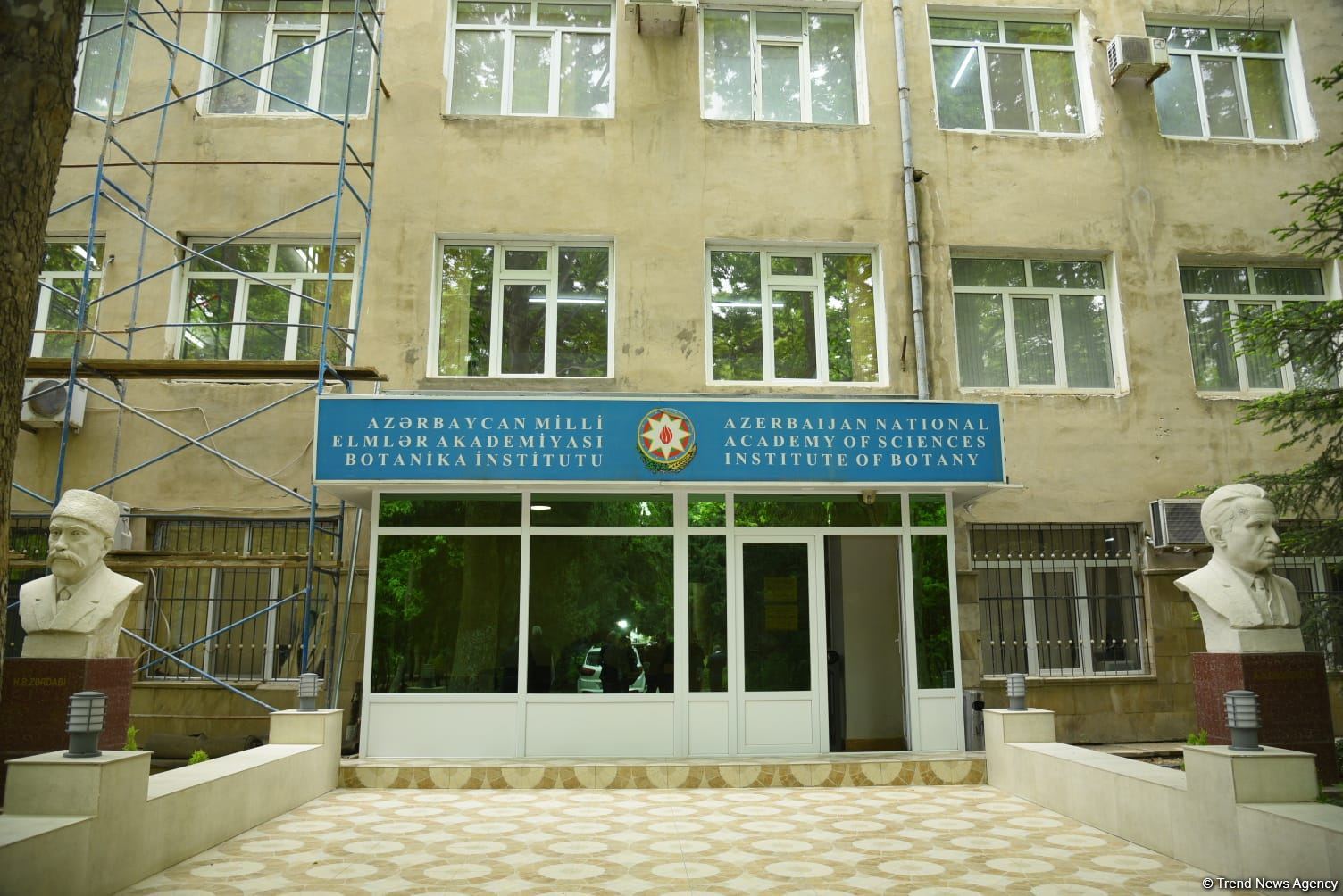 Незаконно построенные на территории Центрального ботанического сада в Баку рестораны и авторемонтные мастерские снесены (ФОТО)