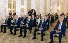 В Баку состоялась научно-практическая конференция "Феномен Гейдара Алиева в современной азербайджанской архитектуре" (ФОТО)