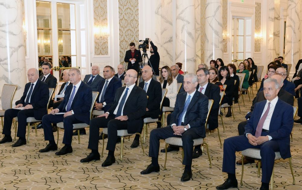 В Баку состоялась научно-практическая конференция "Феномен Гейдара Алиева в современной азербайджанской архитектуре" (ФОТО)