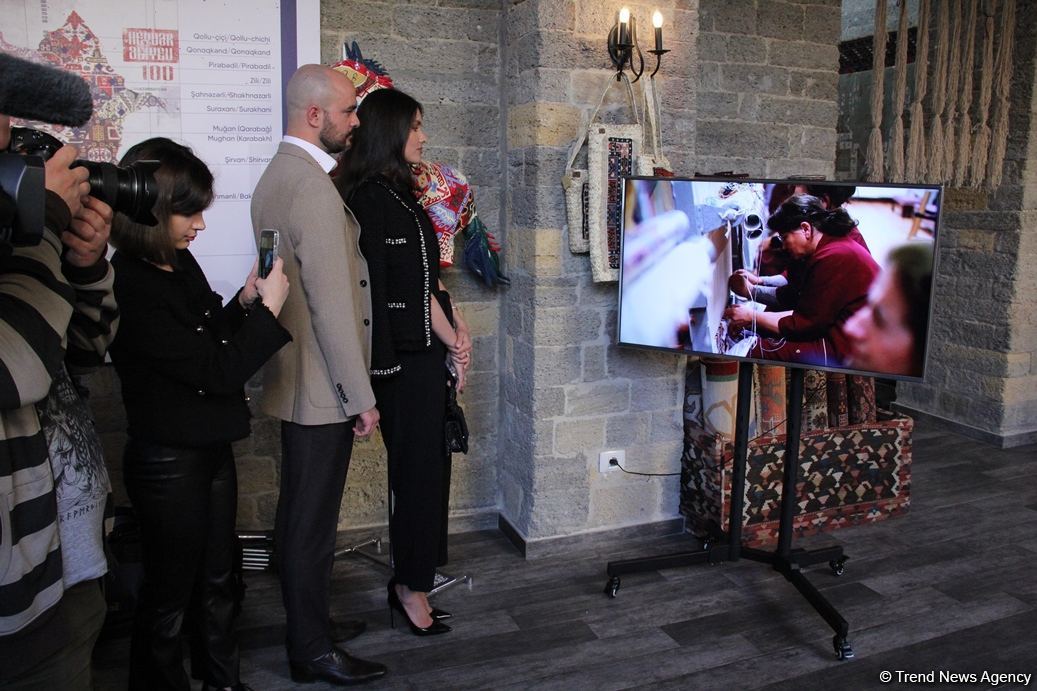 ОАО "Азерхалча" представило уникальный ковер, посвященный 100-летию великого лидера Гейдара Алиева (ФОТО)