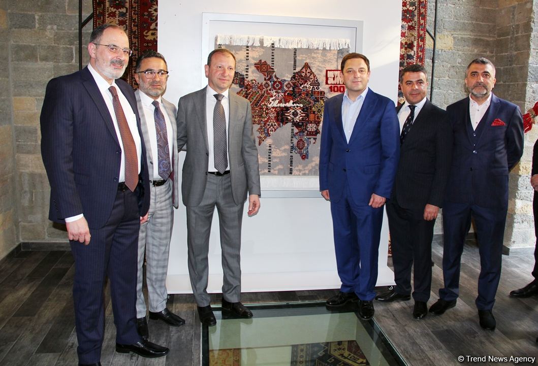 ОАО "Азерхалча" представило уникальный ковер, посвященный 100-летию великого лидера Гейдара Алиева (ФОТО)