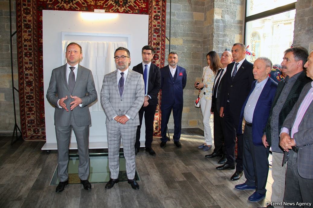 ОАО "Азерхалча" представило уникальный ковер, посвященный 100-летию великого лидера Гейдара Алиева (ФОТО)