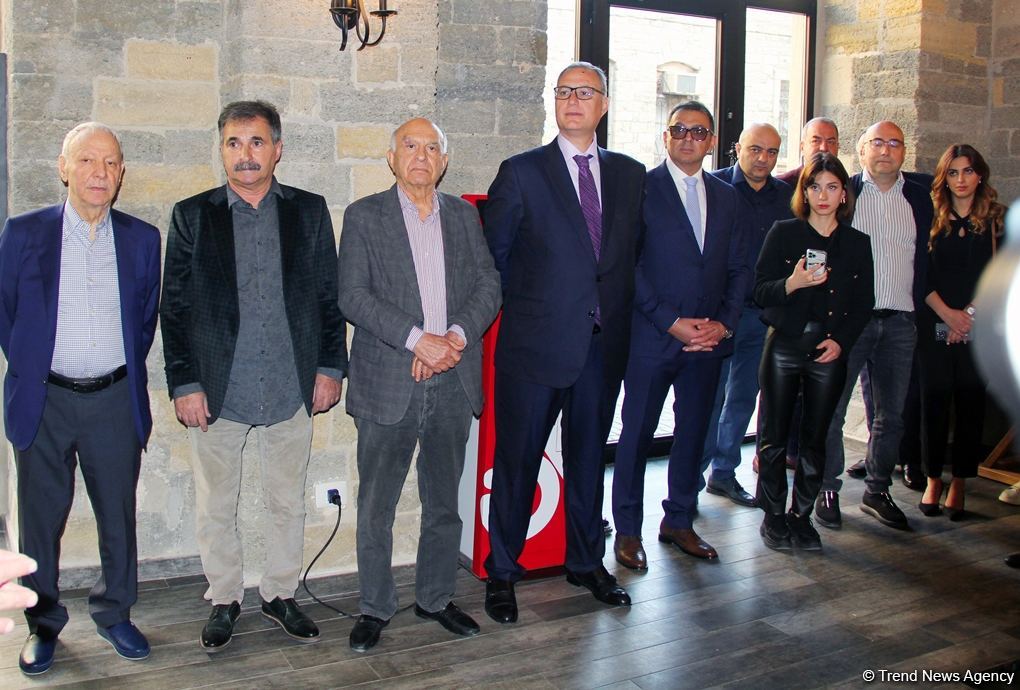 ОАО "Азерхалча" представило уникальный ковер, посвященный 100-летию великого лидера Гейдара Алиева (ФОТО)