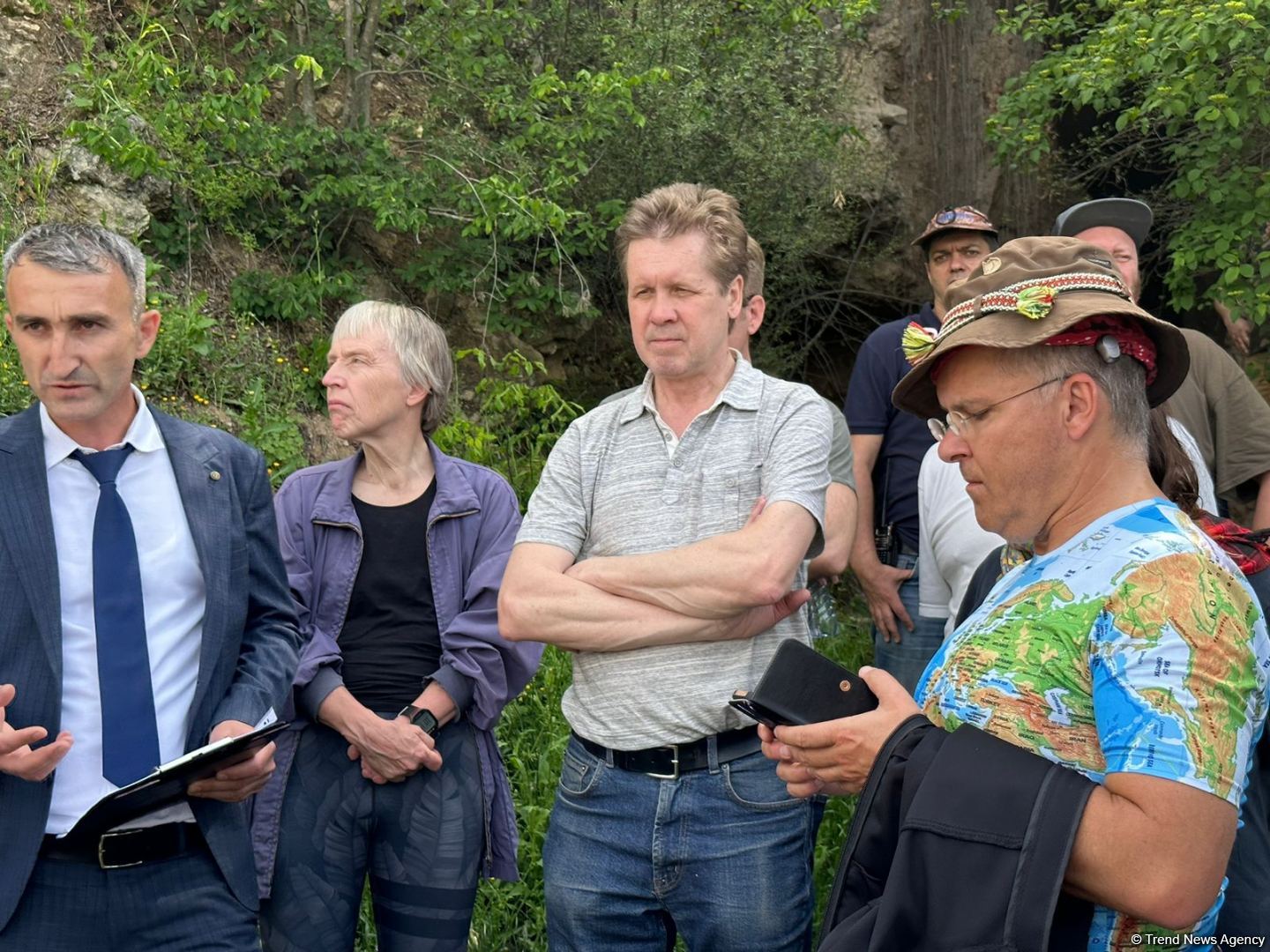 Международные путешественники из Швеции посетили Азыхскую пещеру (ФОТО)