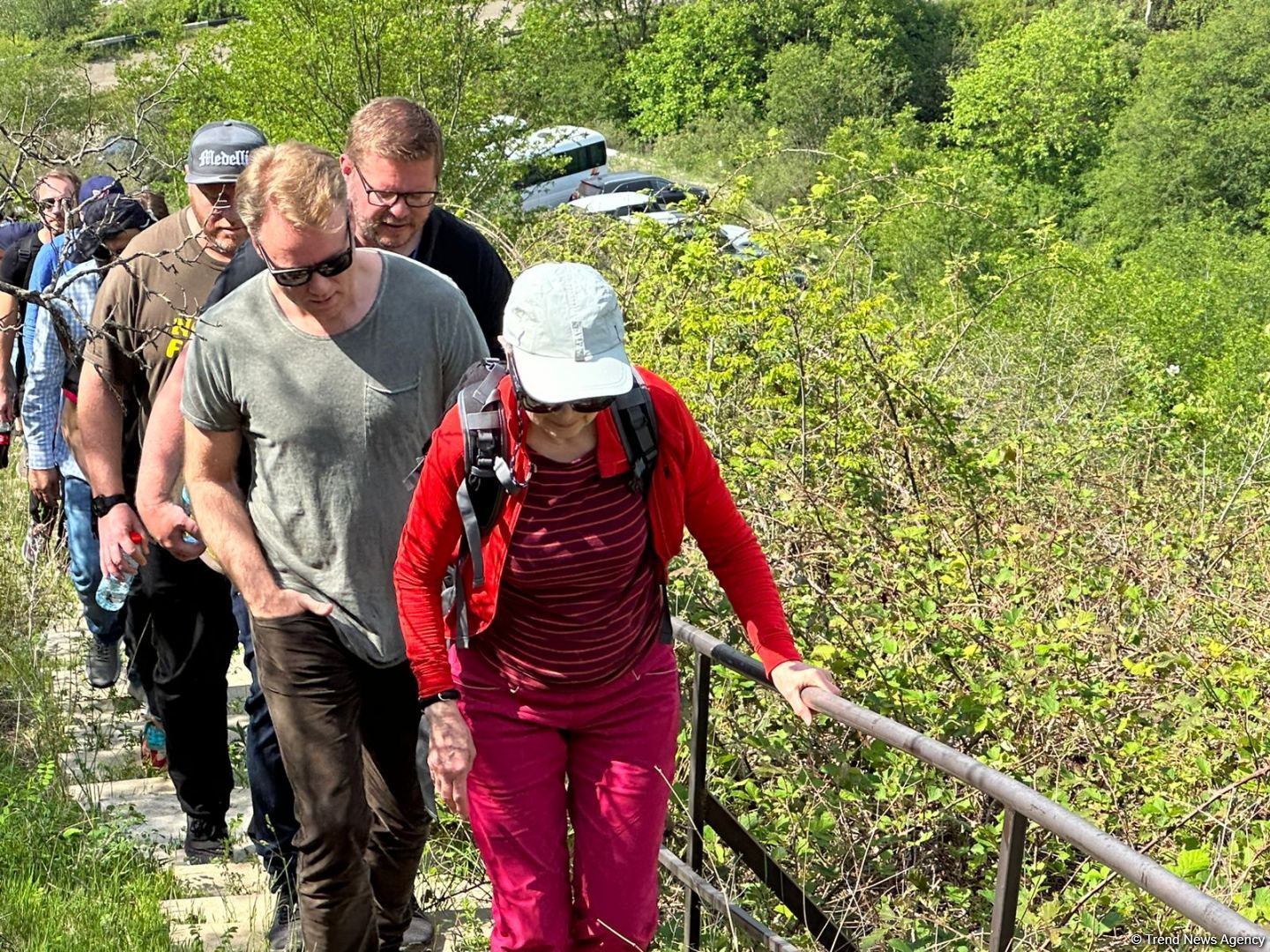 Международные путешественники из Швеции посетили Азыхскую пещеру (ФОТО)