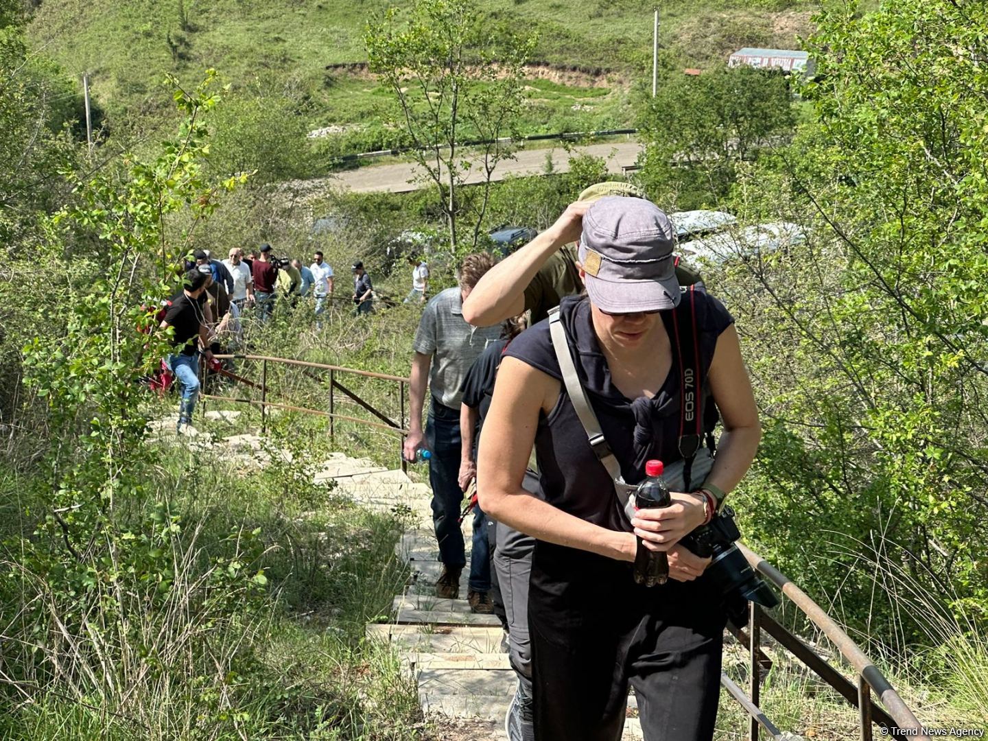Международные путешественники из Швеции посетили Азыхскую пещеру (ФОТО)