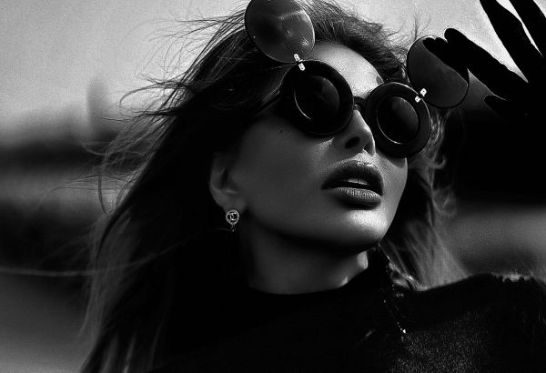 Черно-белая эстетика от Айгюн Кязымовой (ФОТО/ВИДЕО)