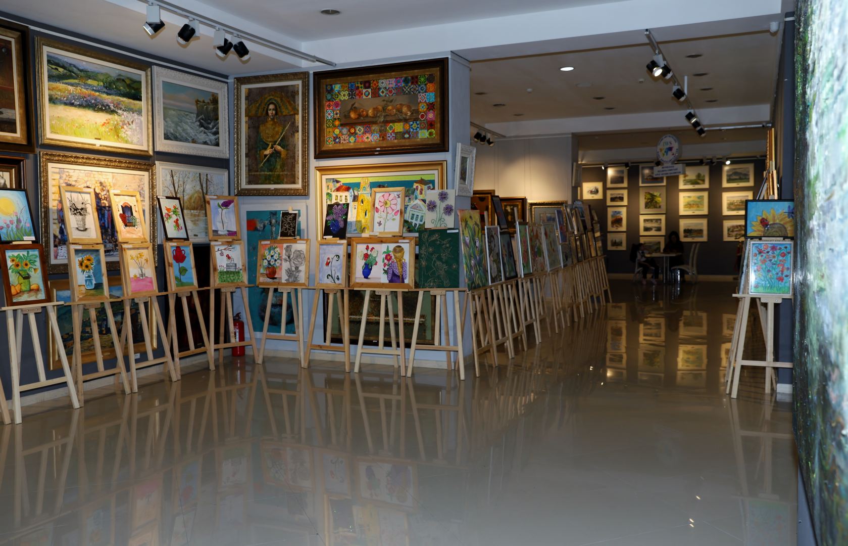 Красота,  легкость и аромат цветов на выставке в Баку (ФОТО)