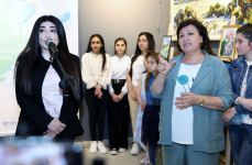 Красота,  легкость и аромат цветов на выставке в Баку (ФОТО)