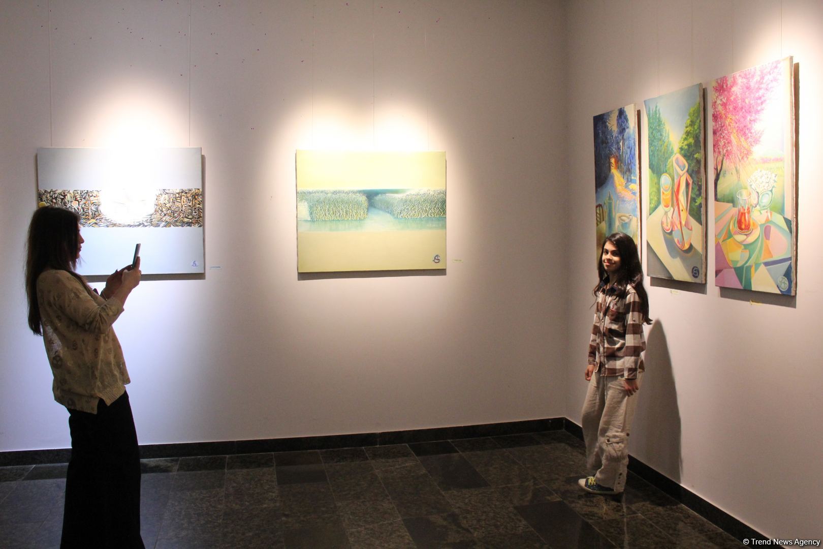 Красный шар - это Я! Миру необходимо дарить позитив – открылась выставка Севиндж Абидовой   (ФОТО)