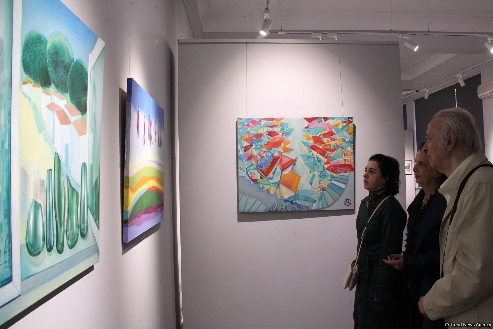 Красный шар - это Я! Миру необходимо дарить позитив – открылась выставка Севиндж Абидовой   (ФОТО)