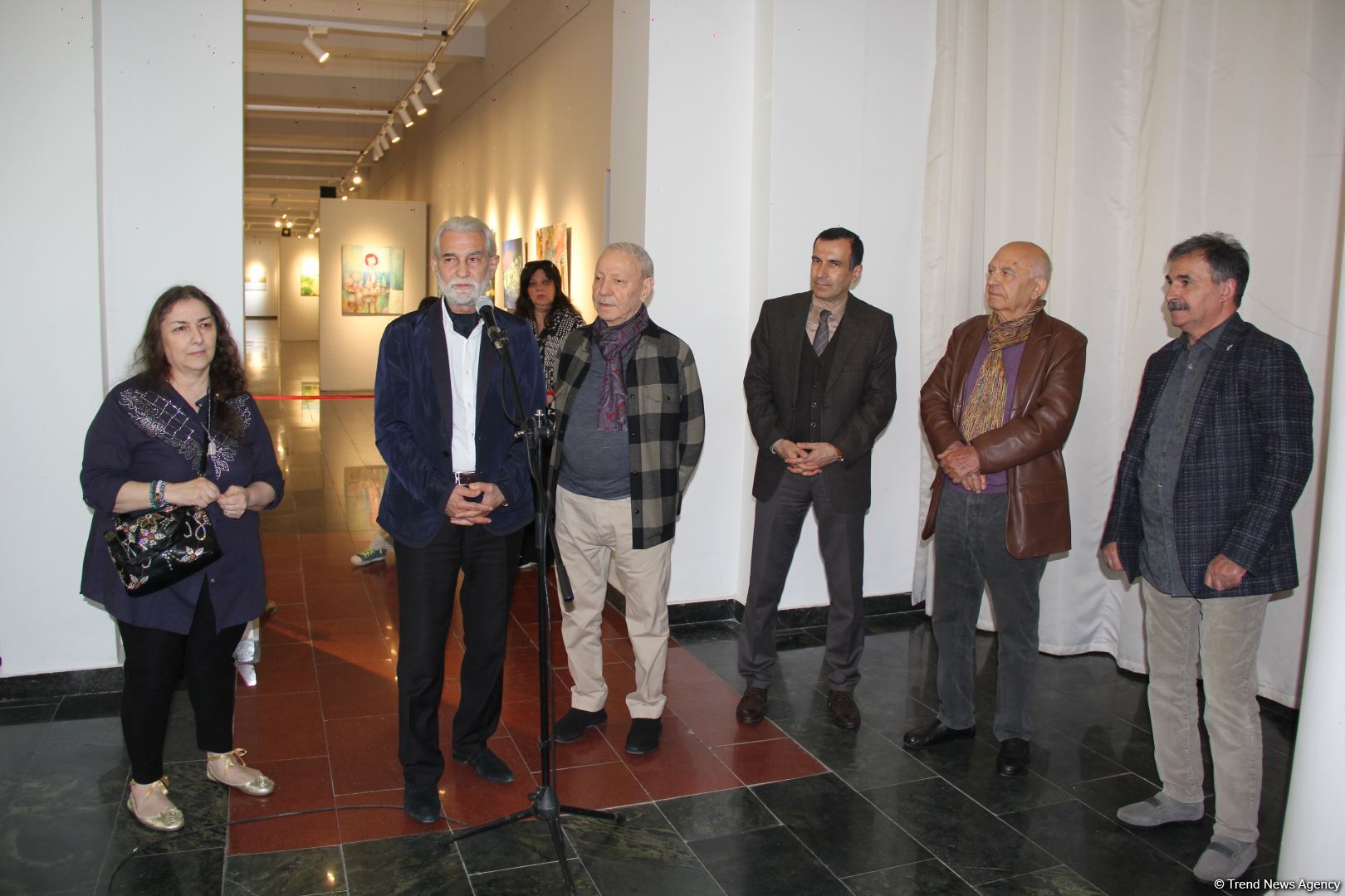 Красный шар - это Я! Миру необходимо дарить позитив – открылась выставка Севиндж Абидовой   (ФОТО)