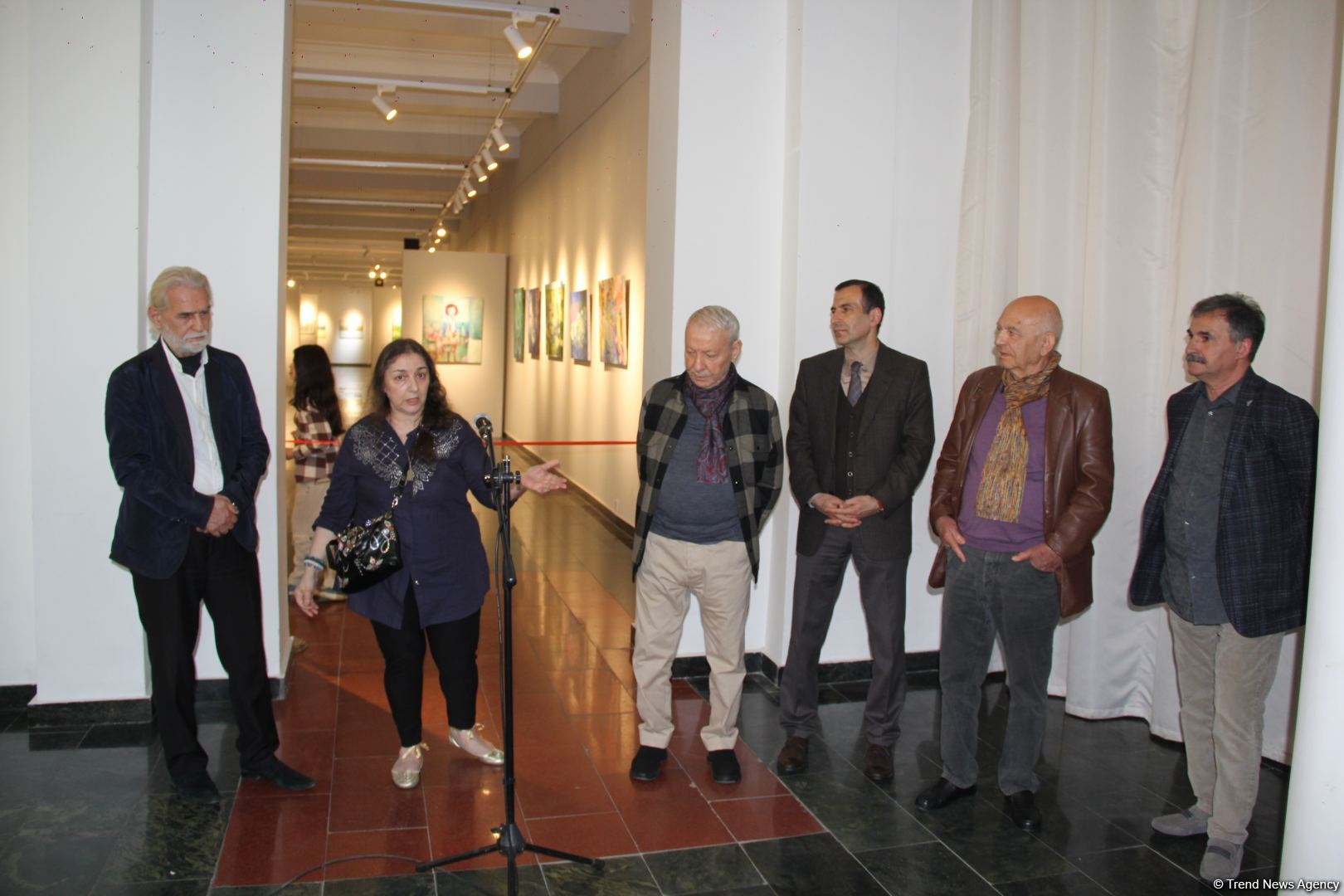 Красный шар - это Я! Миру необходимо дарить позитив – открылась выставка Севиндж Абидовой   (ФОТО)