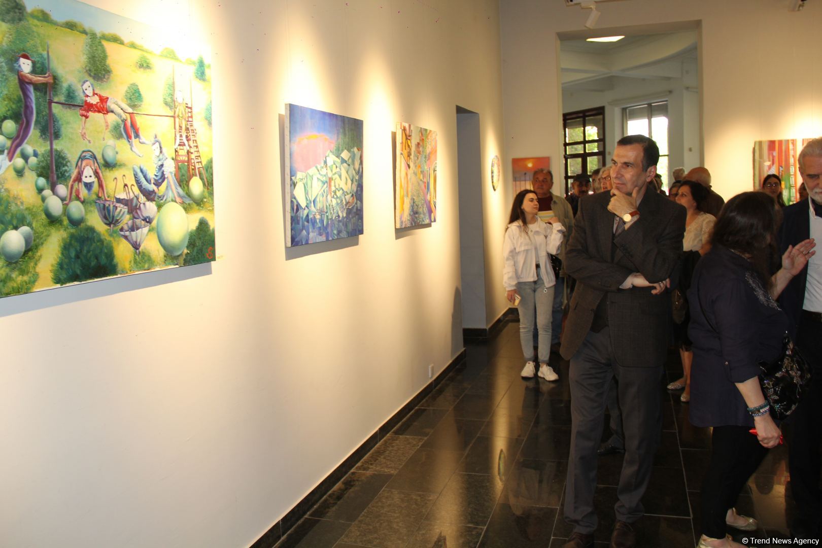 Красный шар - это Я! Миру необходимо дарить позитив – открылась выставка Севиндж Абидовой   (ФОТО)