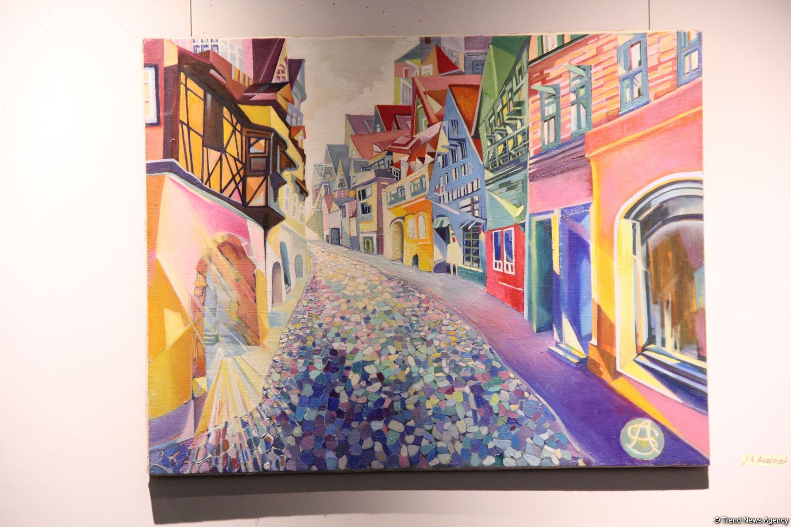 Красный шар - это Я! Миру необходимо дарить позитив – открылась выставка Севиндж Абидовой   (ФОТО)