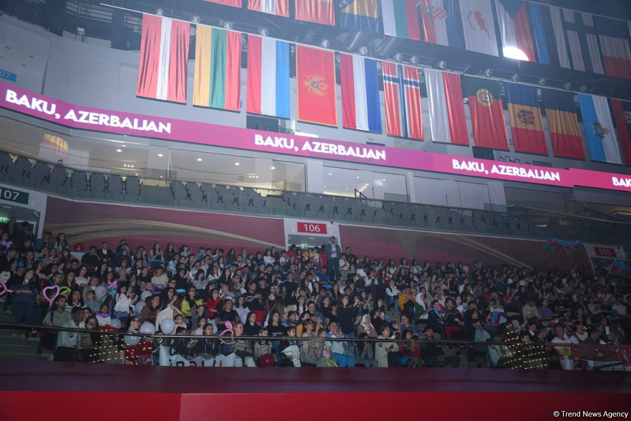 Феерическое шоу на церемонии открытия 39-го чемпионата Европы по художественной гимнастике в Баку (ФОТОРЕПОРТАЖ)