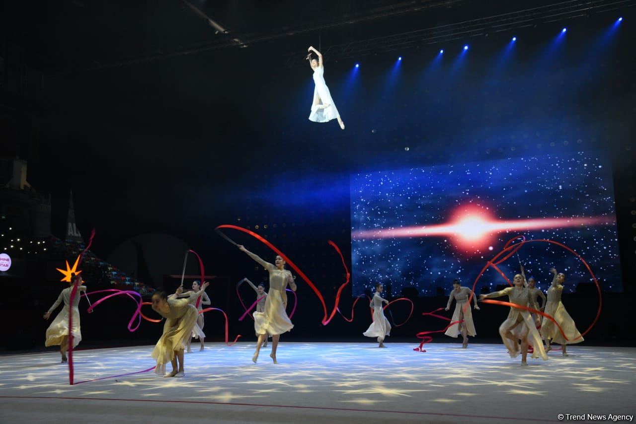 Феерическое шоу на церемонии открытия 39-го чемпионата Европы по художественной гимнастике в Баку (ФОТОРЕПОРТАЖ)