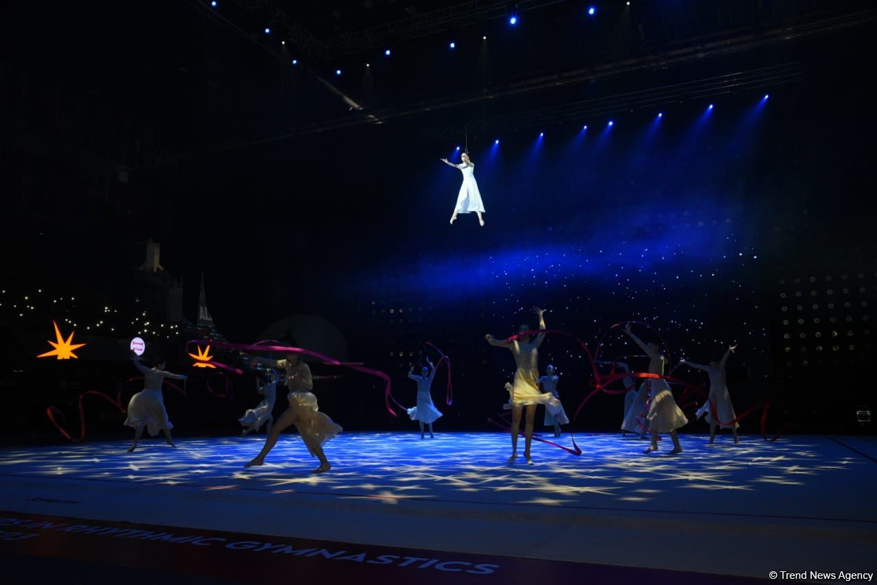 Феерическое шоу на церемонии открытия 39-го чемпионата Европы по художественной гимнастике в Баку (ФОТОРЕПОРТАЖ)
