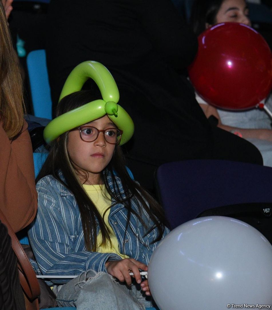 Феерическое шоу на церемонии открытия 39-го чемпионата Европы по художественной гимнастике в Баку (ФОТОРЕПОРТАЖ)