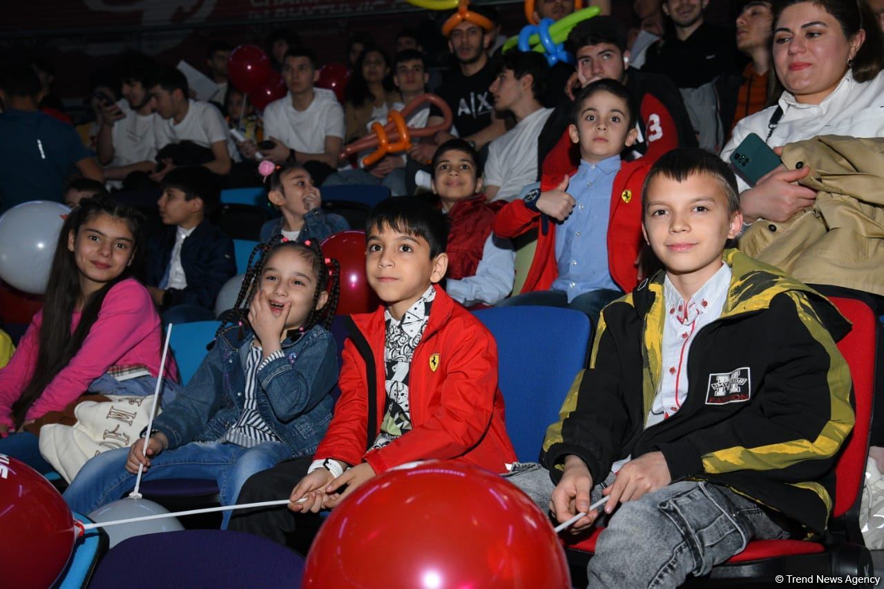 Феерическое шоу на церемонии открытия 39-го чемпионата Европы по художественной гимнастике в Баку (ФОТОРЕПОРТАЖ)