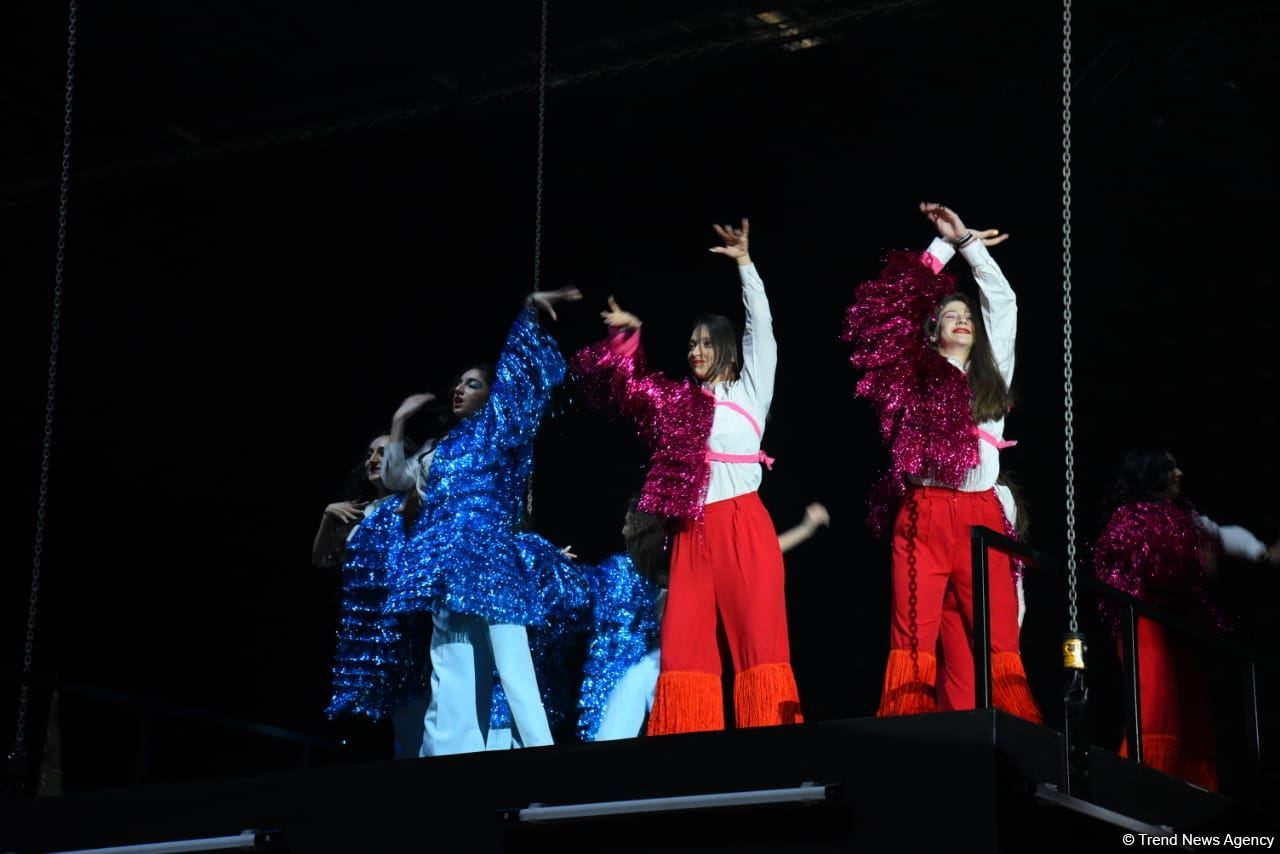 Феерическое шоу на церемонии открытия 39-го чемпионата Европы по художественной гимнастике в Баку (ФОТОРЕПОРТАЖ)