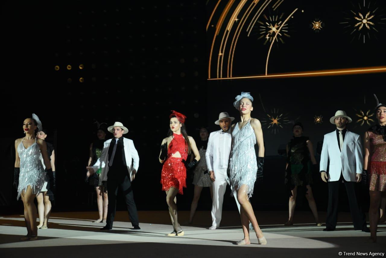 Феерическое шоу на церемонии открытия 39-го чемпионата Европы по художественной гимнастике в Баку (ФОТОРЕПОРТАЖ)