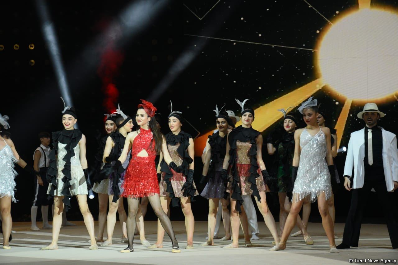 Феерическое шоу на церемонии открытия 39-го чемпионата Европы по художественной гимнастике в Баку (ФОТОРЕПОРТАЖ)