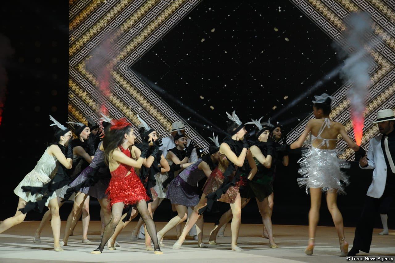 Феерическое шоу на церемонии открытия 39-го чемпионата Европы по художественной гимнастике в Баку (ФОТОРЕПОРТАЖ)