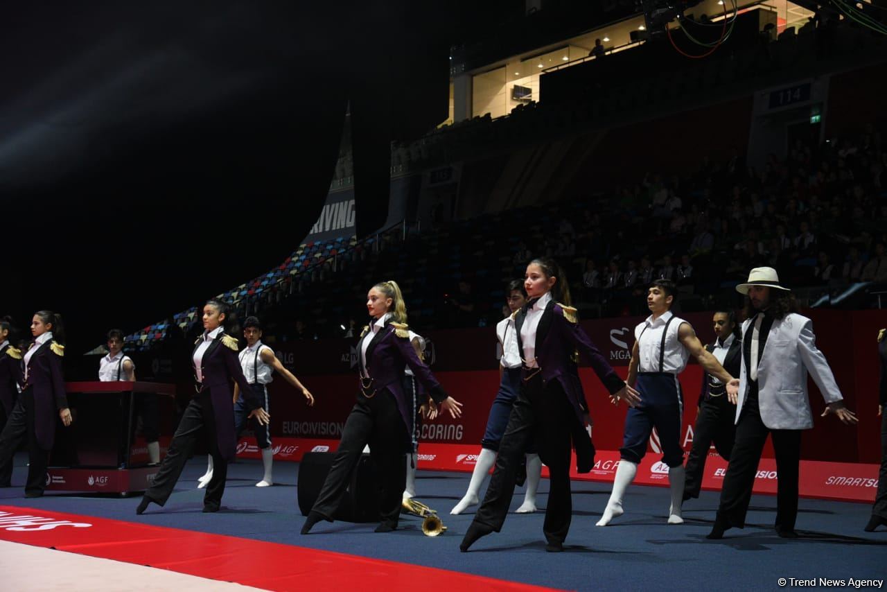 Феерическое шоу на церемонии открытия 39-го чемпионата Европы по художественной гимнастике в Баку (ФОТОРЕПОРТАЖ)
