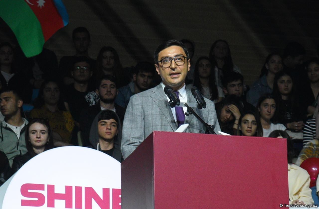 Феерическое шоу на церемонии открытия 39-го чемпионата Европы по художественной гимнастике в Баку (ФОТОРЕПОРТАЖ)