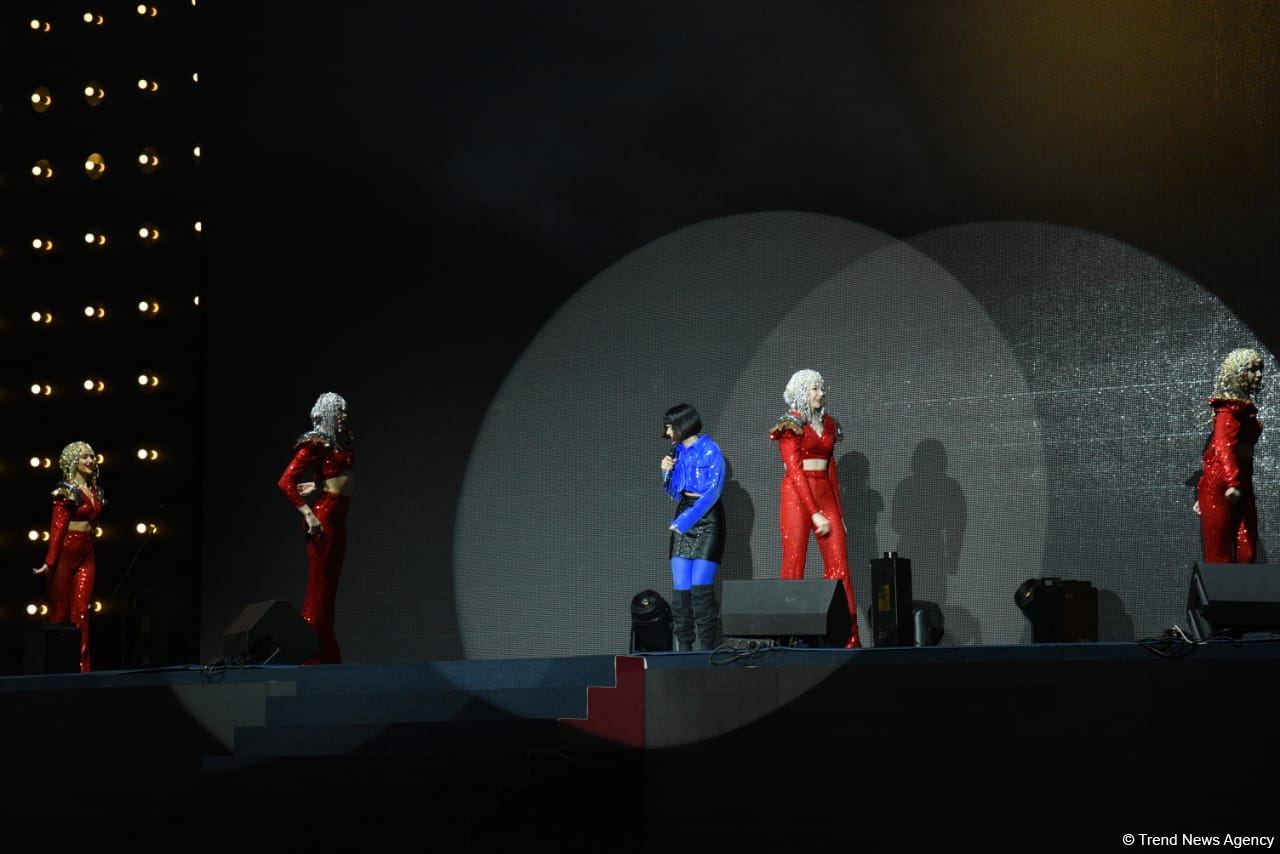 Феерическое шоу на церемонии открытия 39-го чемпионата Европы по художественной гимнастике в Баку (ФОТОРЕПОРТАЖ)