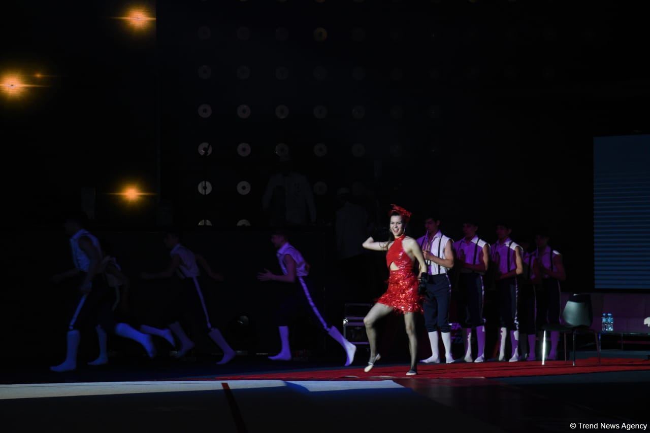 Феерическое шоу на церемонии открытия 39-го чемпионата Европы по художественной гимнастике в Баку (ФОТОРЕПОРТАЖ)