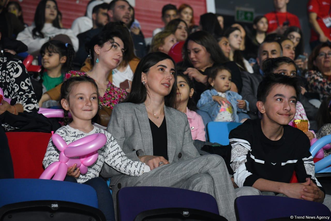 Феерическое шоу на церемонии открытия 39-го чемпионата Европы по художественной гимнастике в Баку (ФОТОРЕПОРТАЖ)