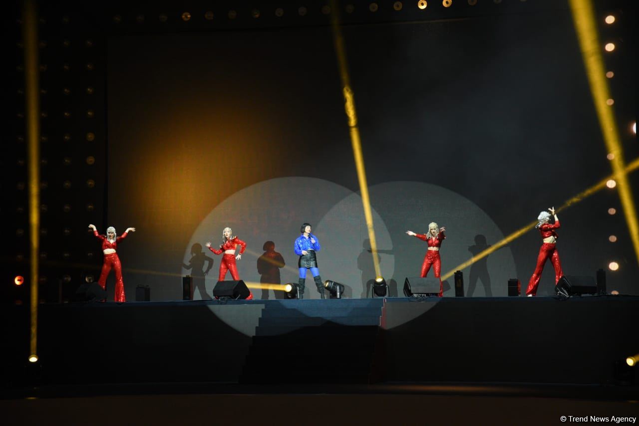 Феерическое шоу на церемонии открытия 39-го чемпионата Европы по художественной гимнастике в Баку (ФОТОРЕПОРТАЖ)