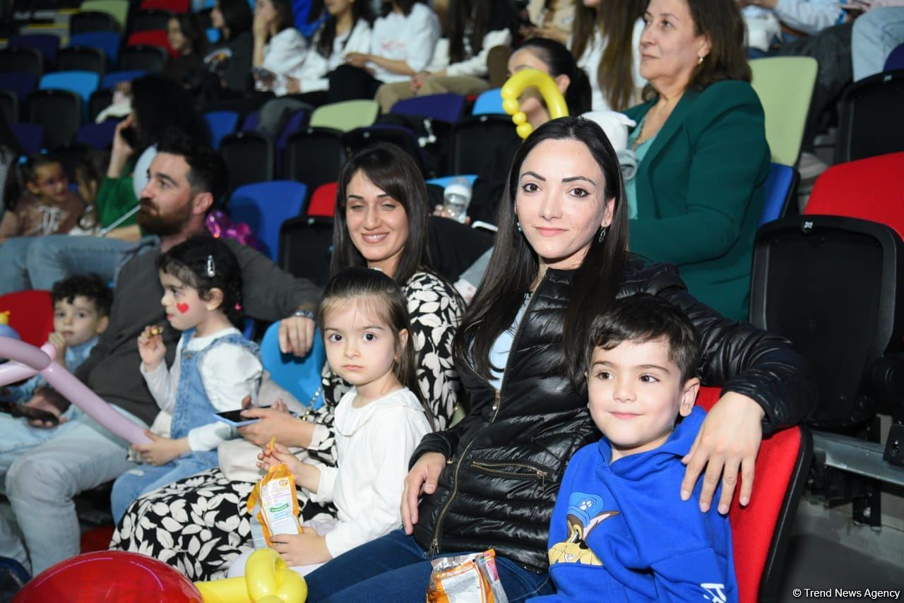 Феерическое шоу на церемонии открытия 39-го чемпионата Европы по художественной гимнастике в Баку (ФОТОРЕПОРТАЖ)