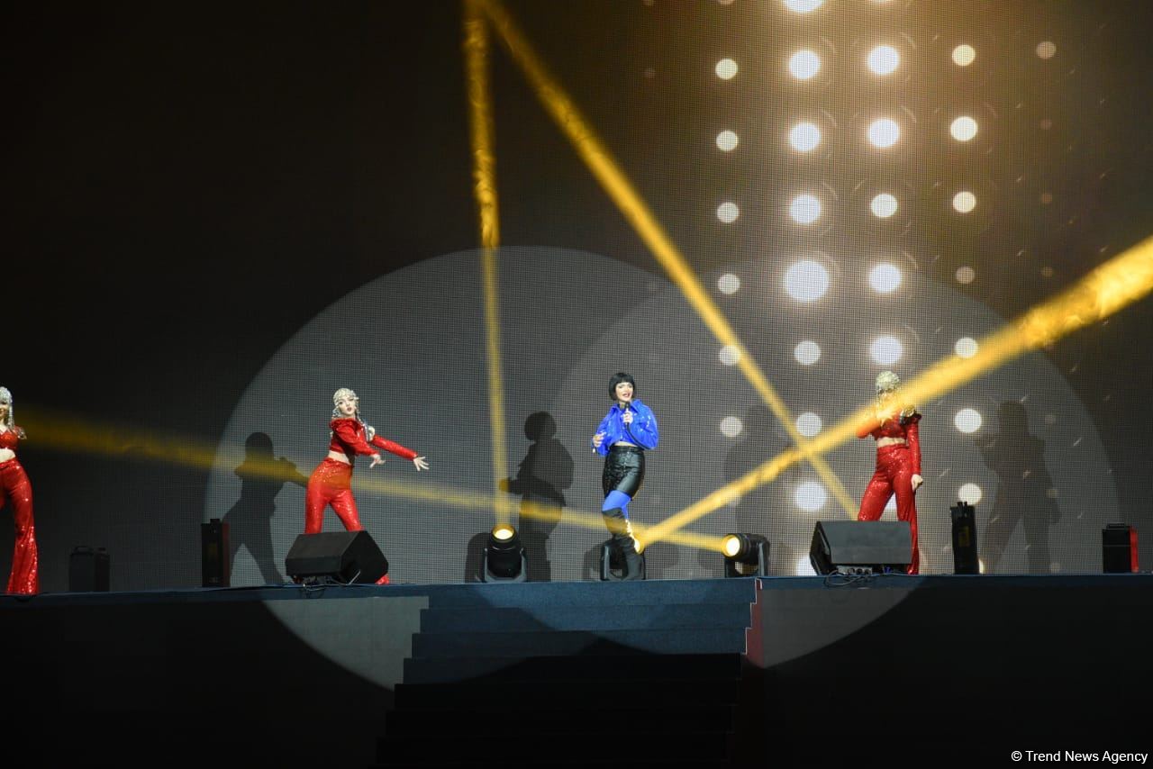 Феерическое шоу на церемонии открытия 39-го чемпионата Европы по художественной гимнастике в Баку (ФОТОРЕПОРТАЖ)