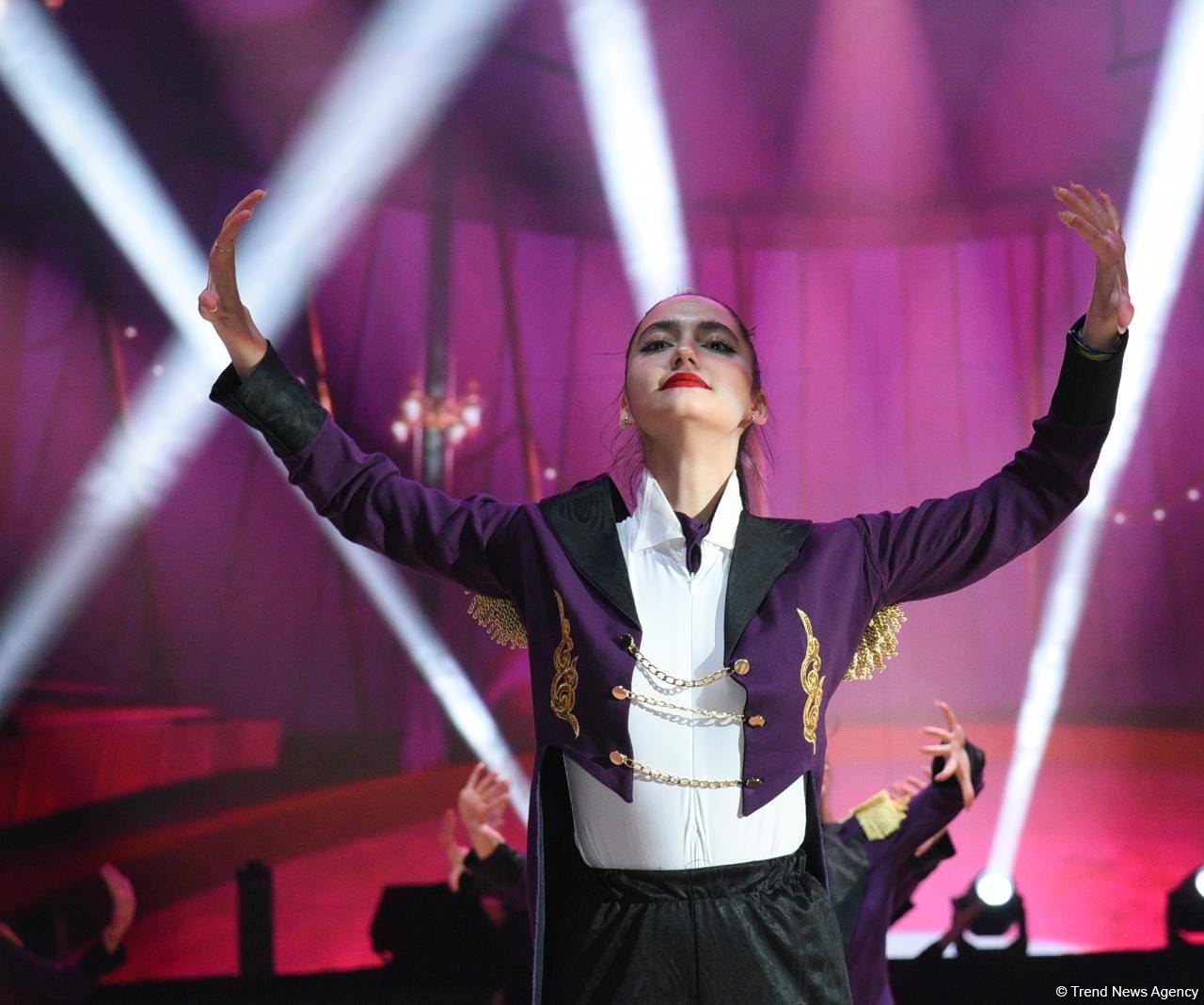 Феерическое шоу на церемонии открытия 39-го чемпионата Европы по художественной гимнастике в Баку (ФОТОРЕПОРТАЖ)