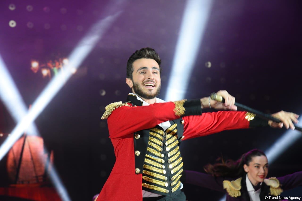 Феерическое шоу на церемонии открытия 39-го чемпионата Европы по художественной гимнастике в Баку (ФОТОРЕПОРТАЖ)