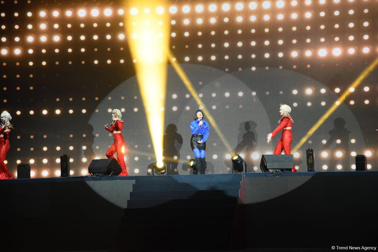 Феерическое шоу на церемонии открытия 39-го чемпионата Европы по художественной гимнастике в Баку (ФОТОРЕПОРТАЖ)